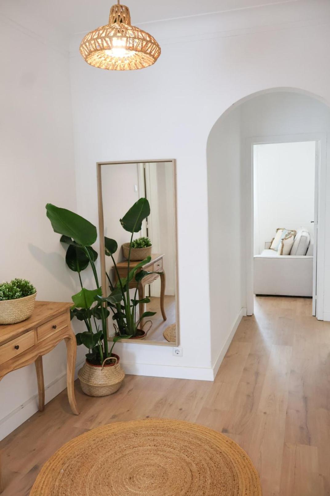 Appartement Lovely In The With Terrace